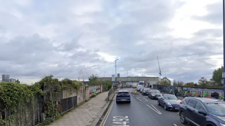 Harlesden to Central London: Train & Bus Guide Under 30 Mins