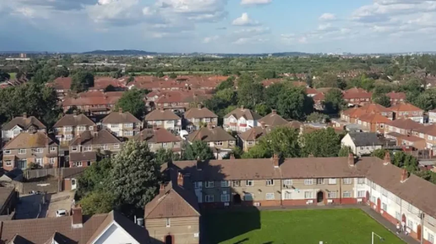 Living in West London: A Complete Guide to Areas, Lifestyle, and Transport