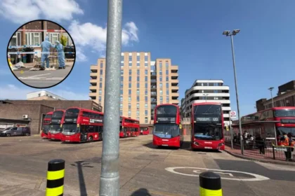 Man, 22, Stabbed After Row on N9 Night Bus, Hounslow 2026